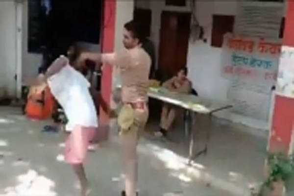 उप्र: दिव्यांग शख्स की पिटाई के आरोप में पुलिस कांस्टेबल निलंबित